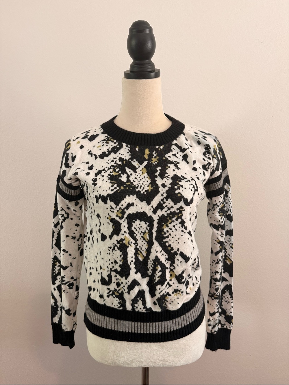 Evereve Jamison Snake Animal-Print Crewneck Sweater in Black, White & Gold